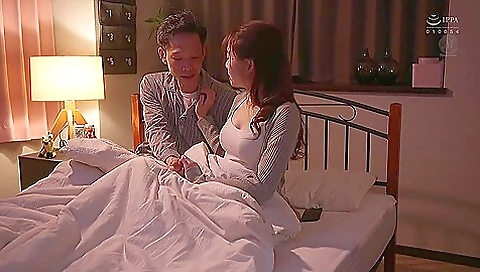 Mature chick fucks with a dildo Mature chick fucks with a dildo