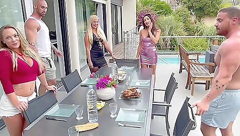 Sexy bianca drifting her boyfriend's feet