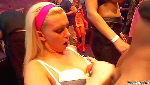 Spanish girl fucks with a dildo and facial